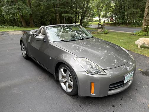 Gray 2008 Nissan 350Z Touring