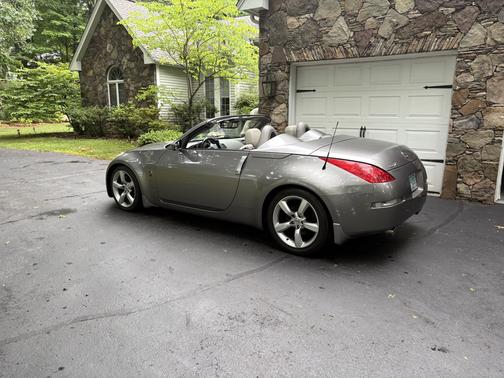 Gray 2008 Nissan 350Z Touring