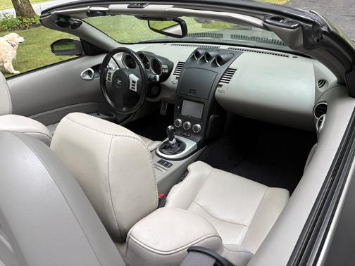 Gray 2008 Nissan 350Z Touring