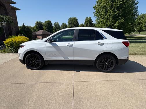 White 2021 Chevrolet Equinox 1LT
