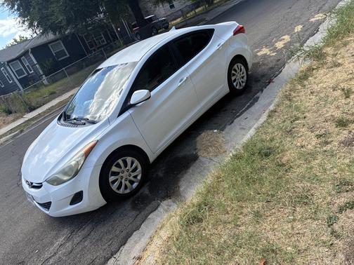 White 2013 Hyundai ELANTRA GLS