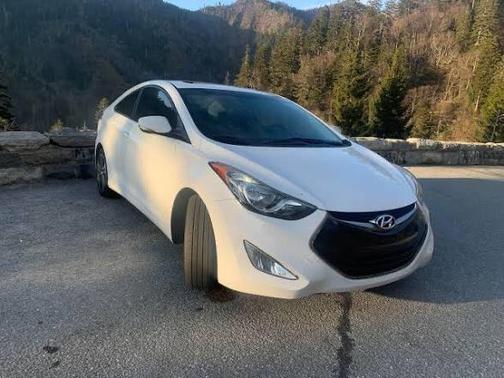 White 2013 Hyundai ELANTRA GLS