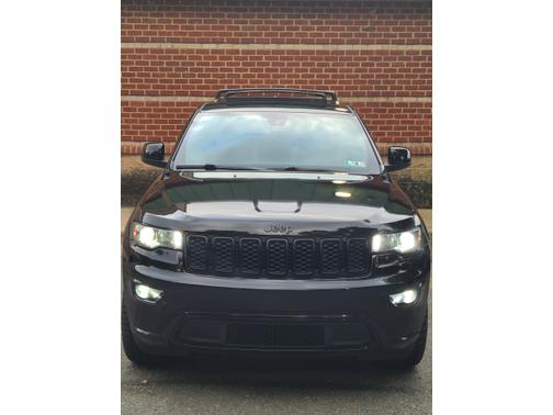 Black 2017 Jeep Grand Cherokee Altitude