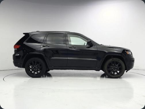 Black 2017 Jeep Grand Cherokee Altitude