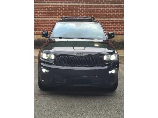 Black 2017 Jeep Grand Cherokee Altitude