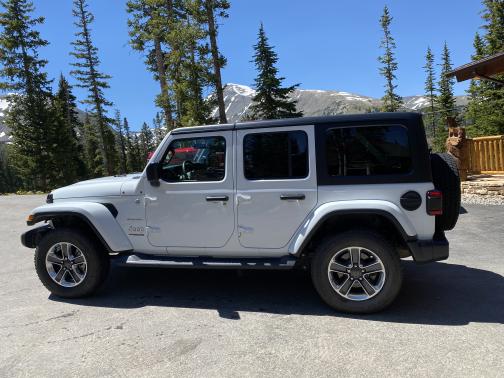 Photo 2 of 20 of 2019 Jeep Wrangler Unlimited Sahara