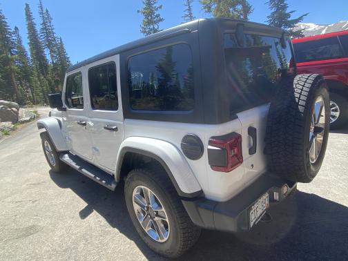Photo 3 of 20 of 2019 Jeep Wrangler Unlimited Sahara