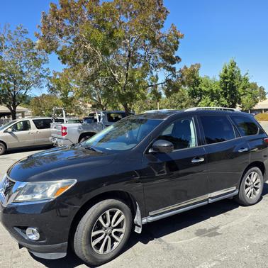 Black 2015 Nissan Pathfinder SL