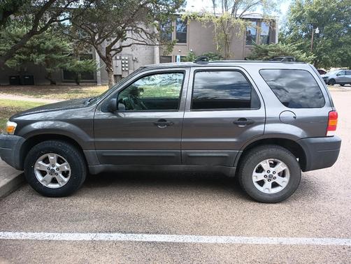 Gray 2005 Ford Escape XLT
