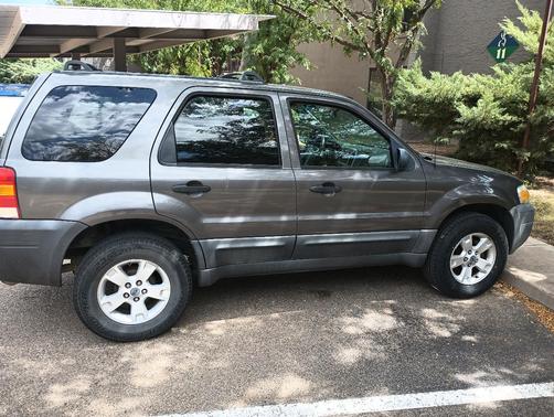 Gray 2005 Ford Escape XLT