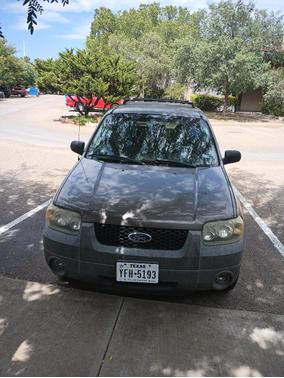 Gray 2005 Ford Escape XLT