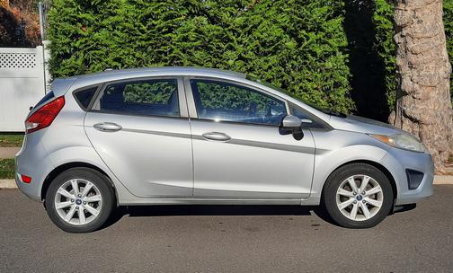 Silver 2012 Ford Fiesta SE