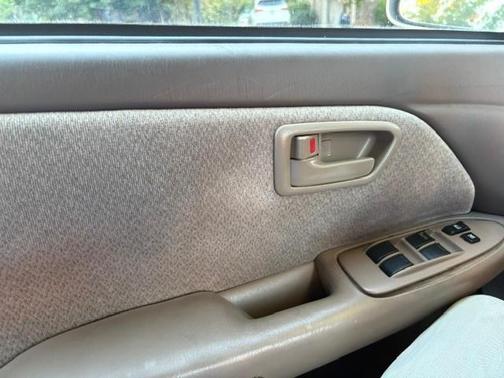 Beige 2000 Toyota Camry LE