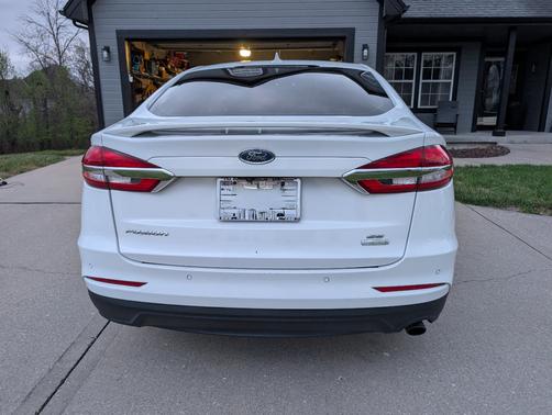 White 2019 Ford Fusion SE