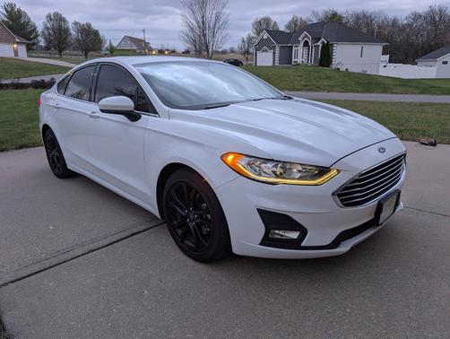 White 2019 Ford Fusion SE
