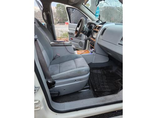 White 2007 Chrysler Aspen Limited