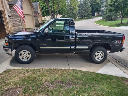 2000 Chevrolet Silverado 1500 LS