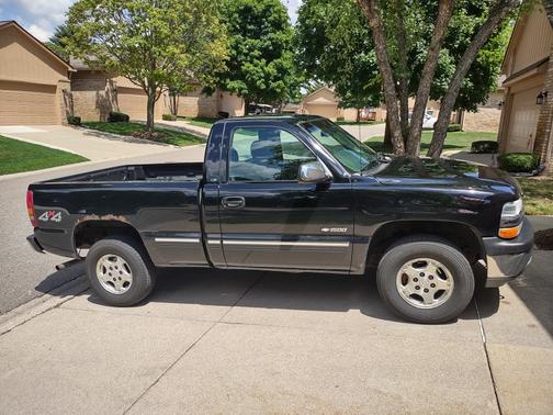 2000 Chevrolet Silverado 1500 LS