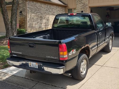 2000 Chevrolet Silverado 1500 LS