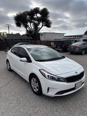 White 2017 Kia Forte LX