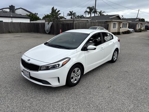 White 2017 Kia Forte LX