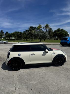 White 2014 MINI Hardtop Cooper