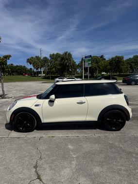 White 2014 MINI Hardtop Cooper