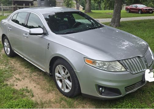 2010 Lincoln MKS Base