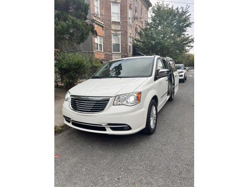 2013 Chrysler Town & Country Limited