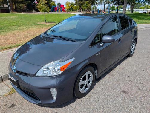 Gray 2015 Toyota Prius Three