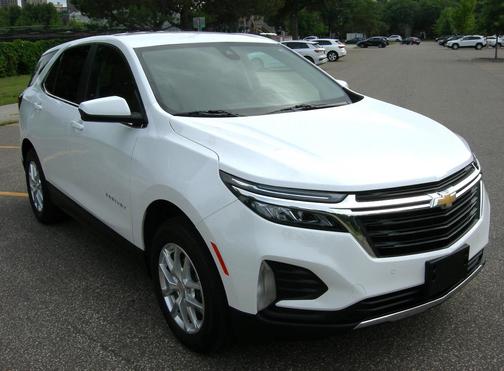 White 2022 Chevrolet Equinox LT