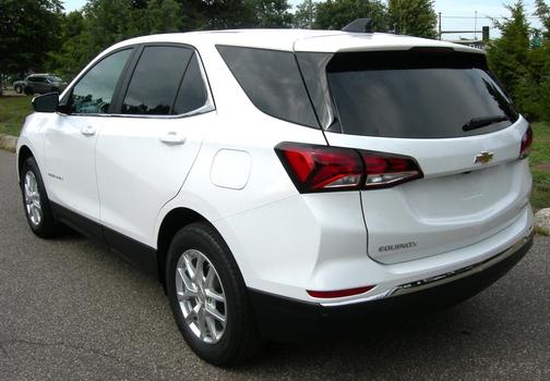 White 2022 Chevrolet Equinox LT