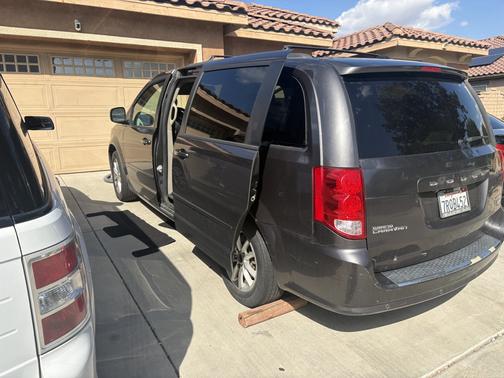 Gray 2015 Dodge Grand Caravan SXT