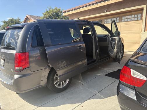 Gray 2015 Dodge Grand Caravan SXT