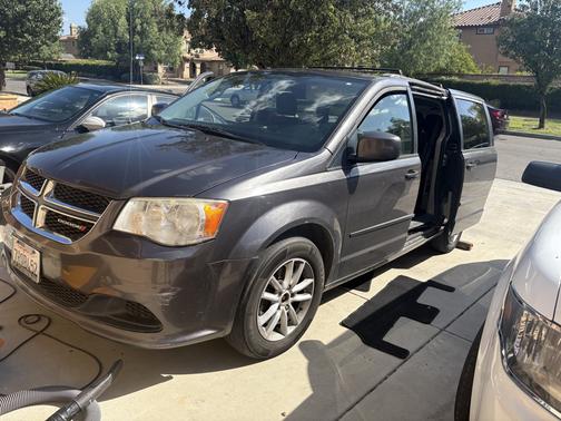 Gray 2015 Dodge Grand Caravan SXT