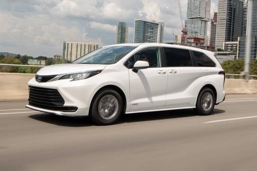 2022 Toyota Sienna LE