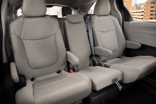 2022 Toyota Sienna LE