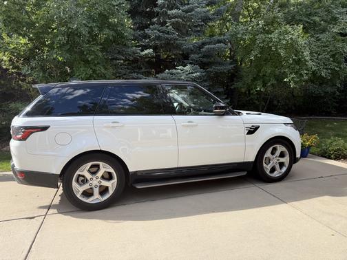 White 2018 Land Rover Range Rover Sport HSE