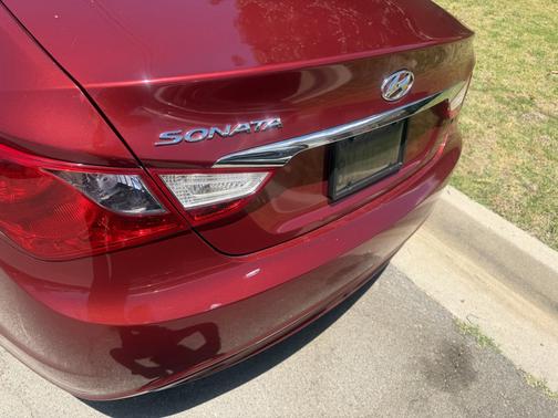Red 2011 Hyundai SONATA GLS