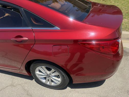 Red 2011 Hyundai SONATA GLS