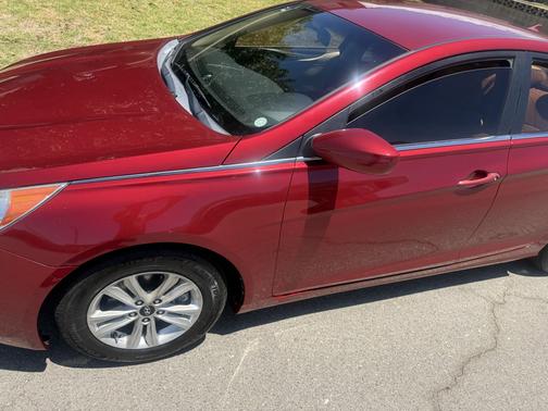 Red 2011 Hyundai SONATA GLS