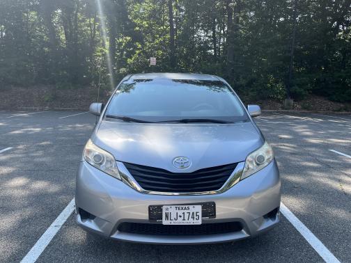 2014 Toyota Sienna LE