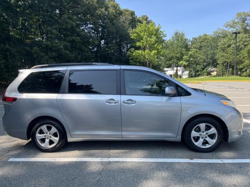 2014 Toyota Sienna LE