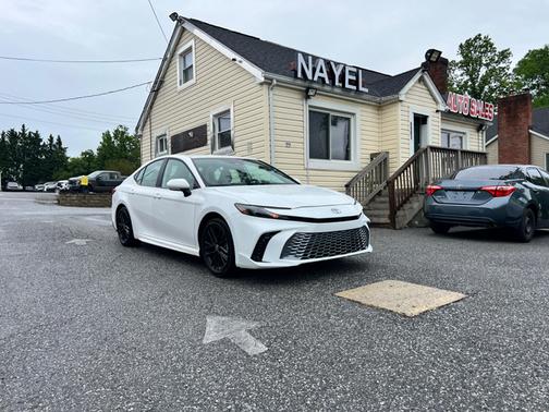 White 2025 Toyota Camry SE