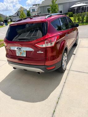 Red 2015 Ford Escape SE