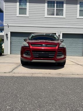Red 2015 Ford Escape SE