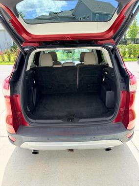 Red 2015 Ford Escape SE