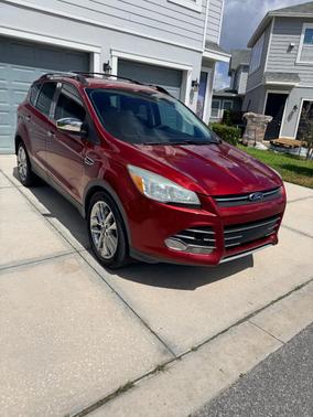 Red 2015 Ford Escape SE