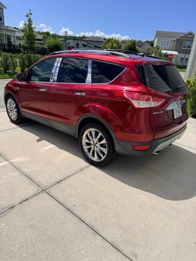 Red 2015 Ford Escape SE