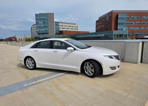 White 2014 Lincoln MKZ Base